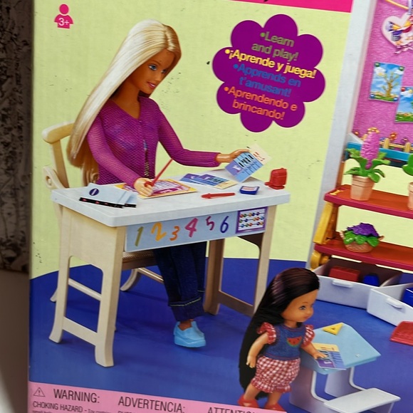 Barbie Classroom Playset Fun Learning at Kelly's Preschool 2002 #67427 - Picture 2 of 11